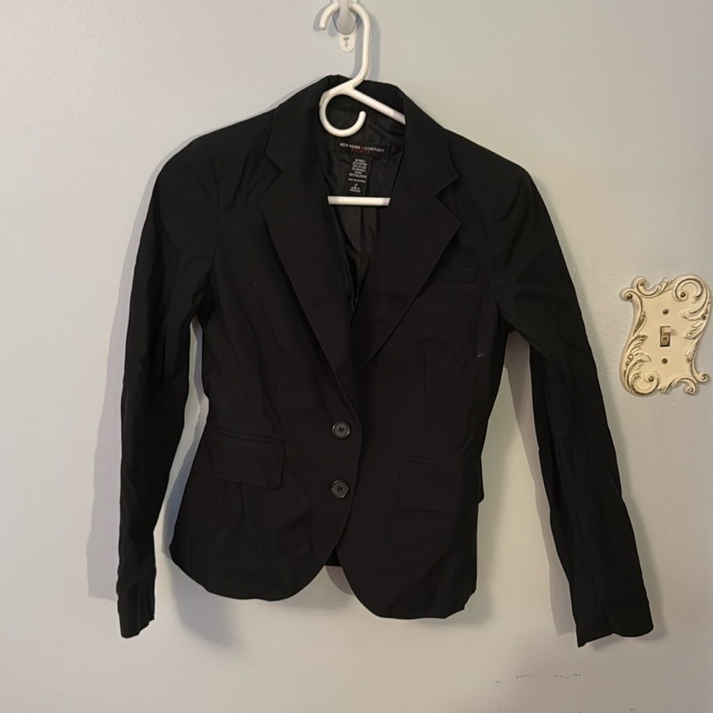 New w/o tags Black NY & Co Blazer

Washed not worn